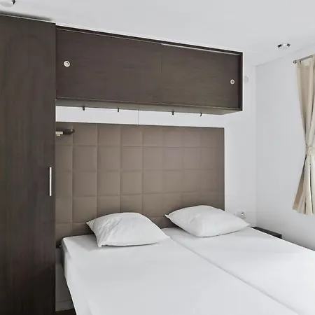 Mobile Homes Zaton Vacanceselect منتزه العطل 4*